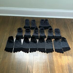 Lot of 9 pairs of Toe socks (Injinji & Vwell), medium